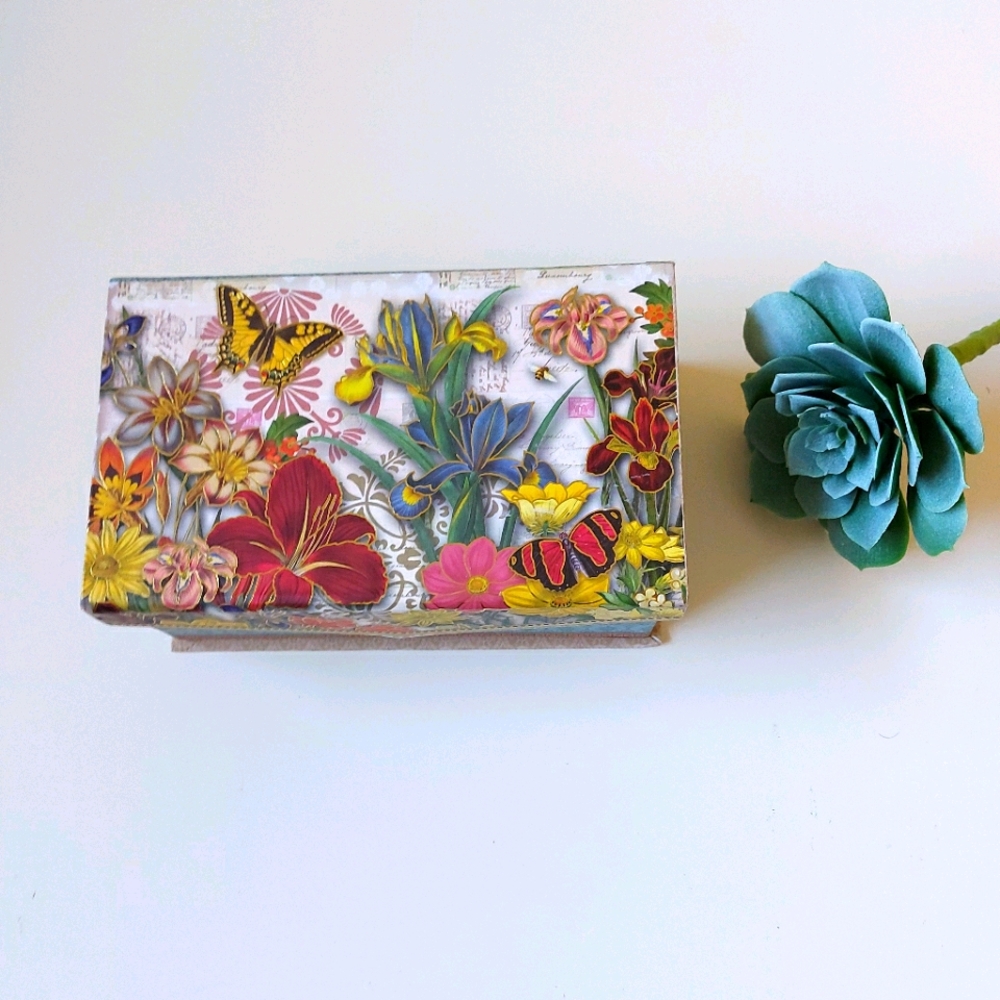 Musical Box & Note Card Set